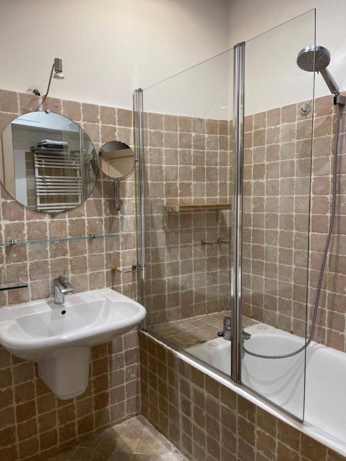 Quartier Montorgueil, Voie Pietonne, Dans Un Immeuble Du Xveme Apartment Paris Luaran gambar