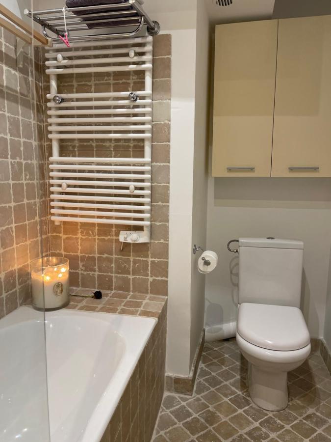Quartier Montorgueil, Voie Pietonne, Dans Un Immeuble Du Xveme Apartment Paris Luaran gambar