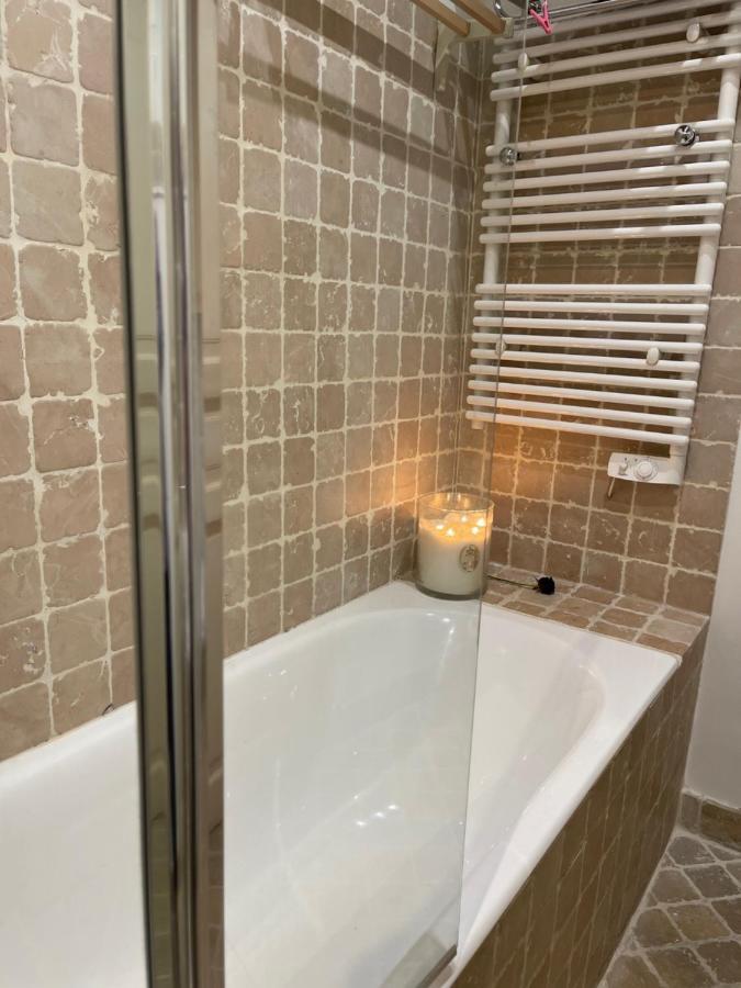 Quartier Montorgueil, Voie Pietonne, Dans Un Immeuble Du Xveme Apartment Paris Luaran gambar