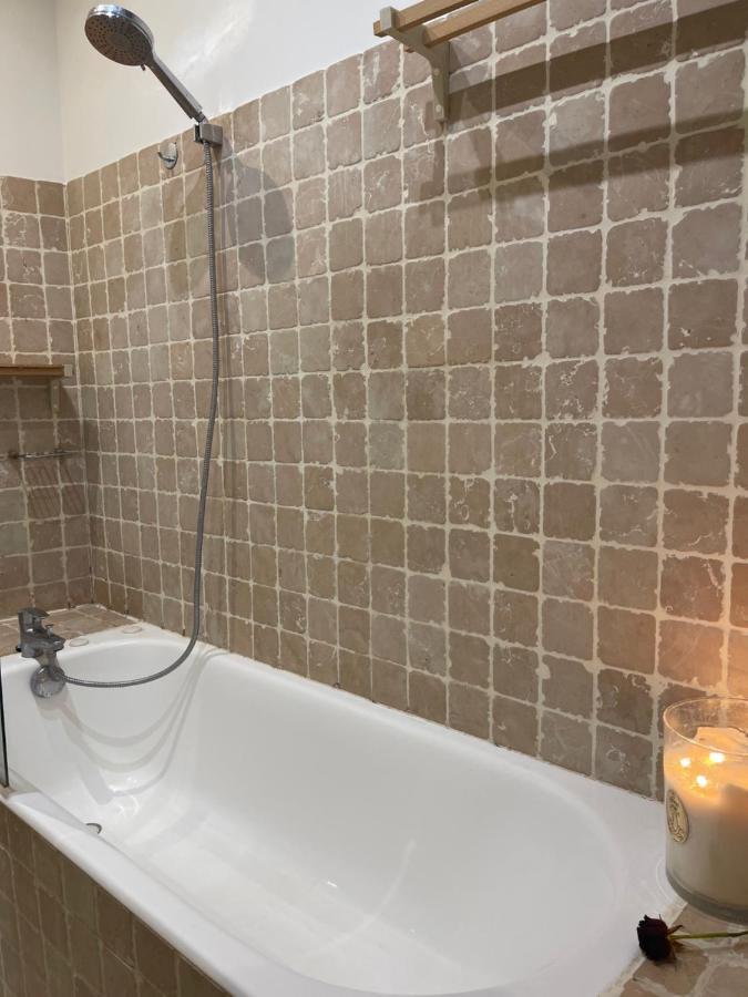 Quartier Montorgueil, Voie Pietonne, Dans Un Immeuble Du Xveme Apartment Paris Luaran gambar